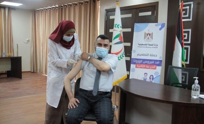 صحة غزة تشرع بتطعيم الجرعة الثانية من لقاح "كورونا"