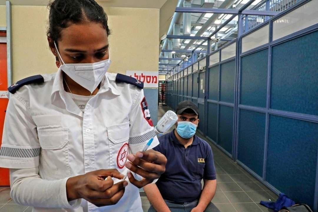 استكمال تطعيم العمال الفلسطينيين ضد فيروس "كورونا"