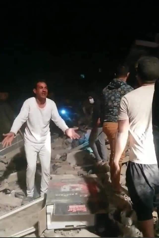 شاهد.. 5 قتلى بانهيار مبنى سكني في القاهرة