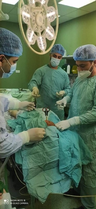 أطباء بغزة ينقذون طفل اخترق مقص رأسه