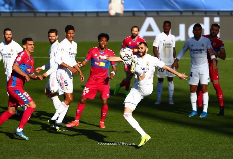 بالصور: بنزيما ينقذ ريال مدريد من فخ إلتشي بفوز قاتل