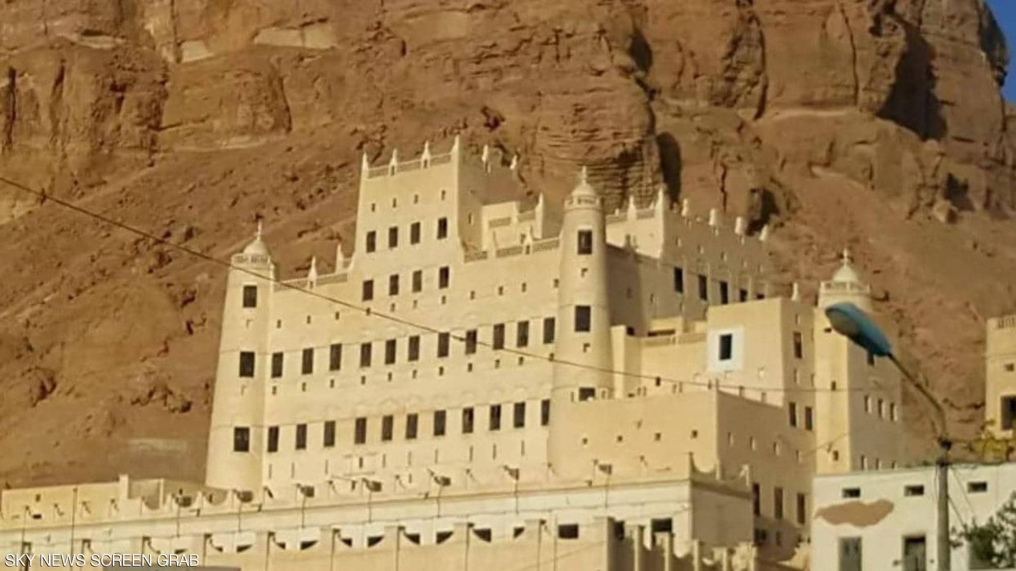 شاهدوا | اليمن.. أكبر قصر طيني بالعالم يواجه "خطرا كبيرا"