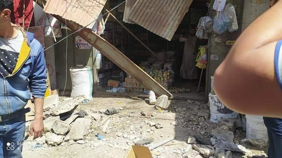 شاهد: إصابة 4 مواطنين إثر سقوط سقف محل تجاري بغزة
