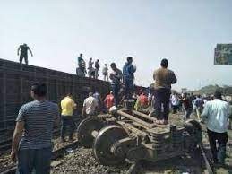 شاهد.. إصابات بحادثة انقلاب قطار في مصر