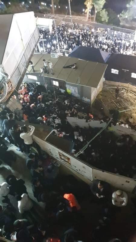 شاهد: مصرع وإصابة عشرات المستوطنين بانهيار منصة في جبل الجرمق شمال الأراضي المحتلة