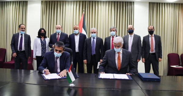 توقيع اتفاقيات لدعم قطاعات الإسكان بالقدس والتعليم والصحة بالضفة وغزة