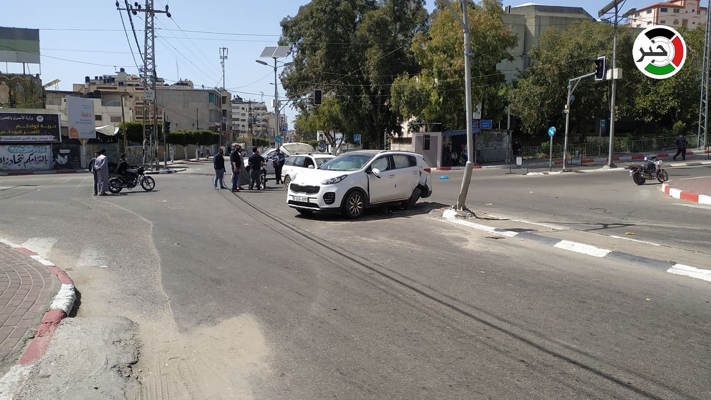بالصور: 3 إصابات إثر حادث سير بالقرب من المجلس التشريعي بغزة