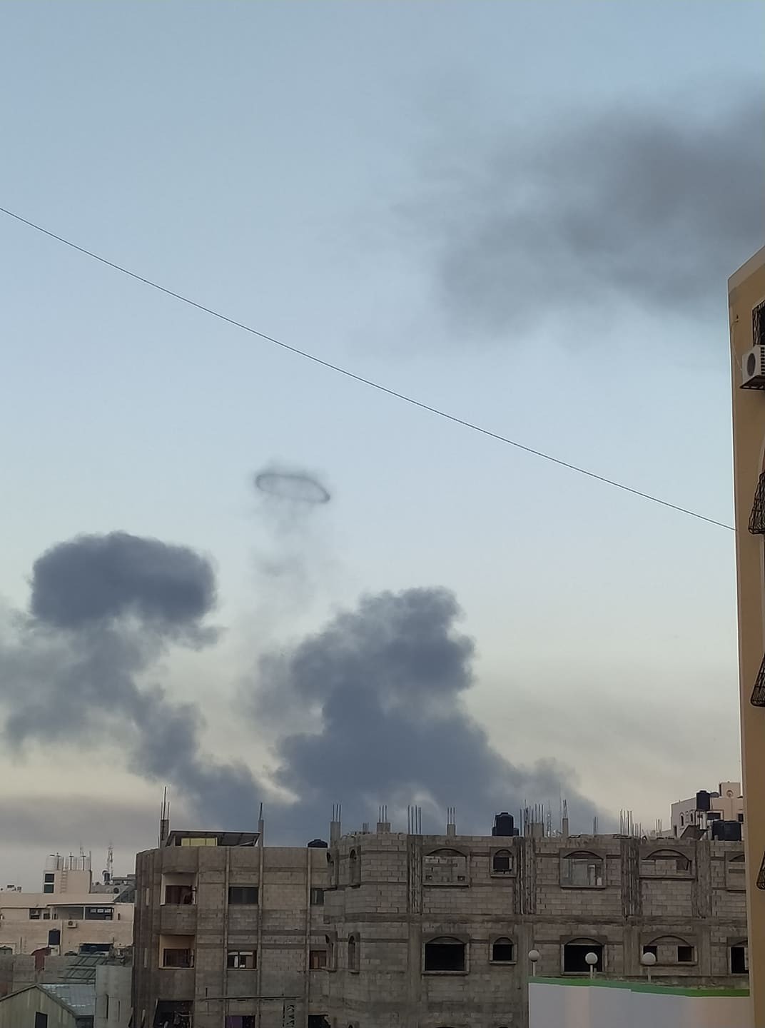 شاهد: الطيران الحربي الإسرائيلي يُدمِّر كافة مباني مقر قيادة الشرطة بغزة