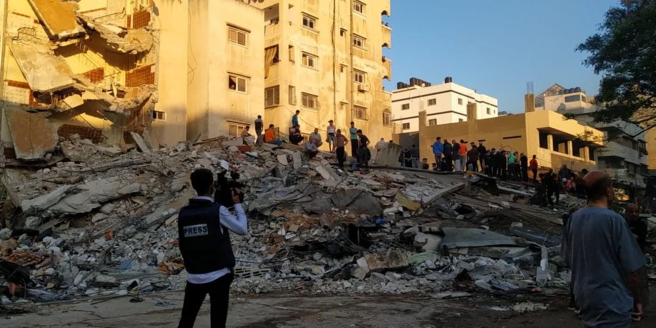 عشرات الشهداء والجرحى جراء غارات الطيران الحربي الأخيرة على قطاع غزة