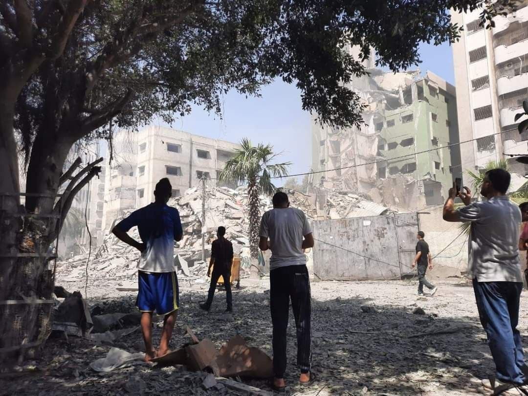 الطيران الحربي يستهدف منزلًا بالقرب من سوق اليرموك بغزة