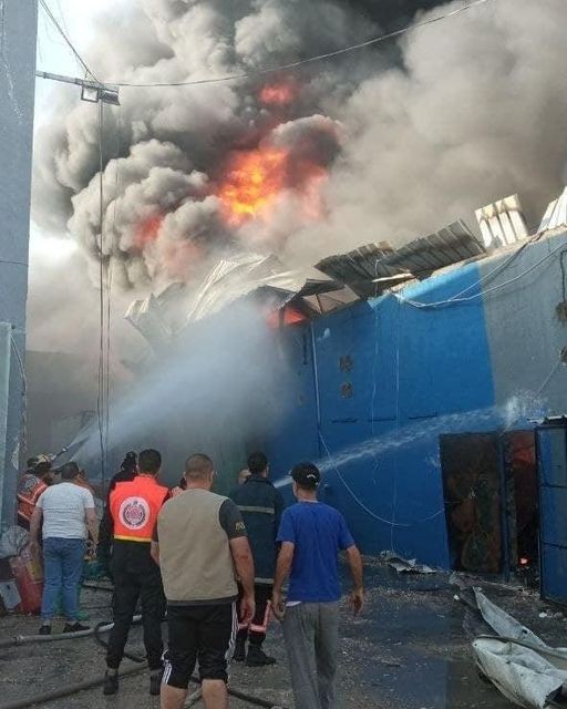 اندلاع حريق هائل في مصنع "فومكو" للإسفنج شمال غزة إثر تعرضه للقصف الإسرائيلي