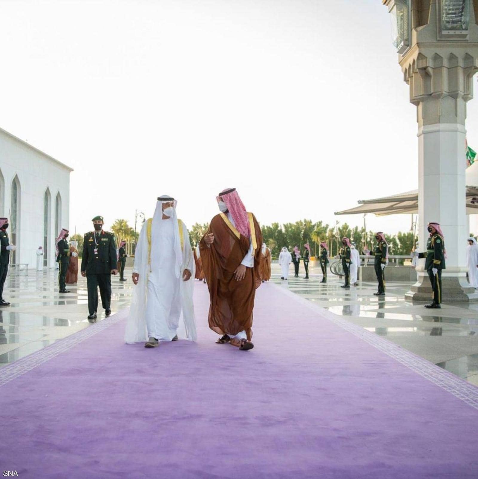 شاهدوا | السعودية تعتمد السجاد البنفسجي لاستقبال ضيوف المملكة