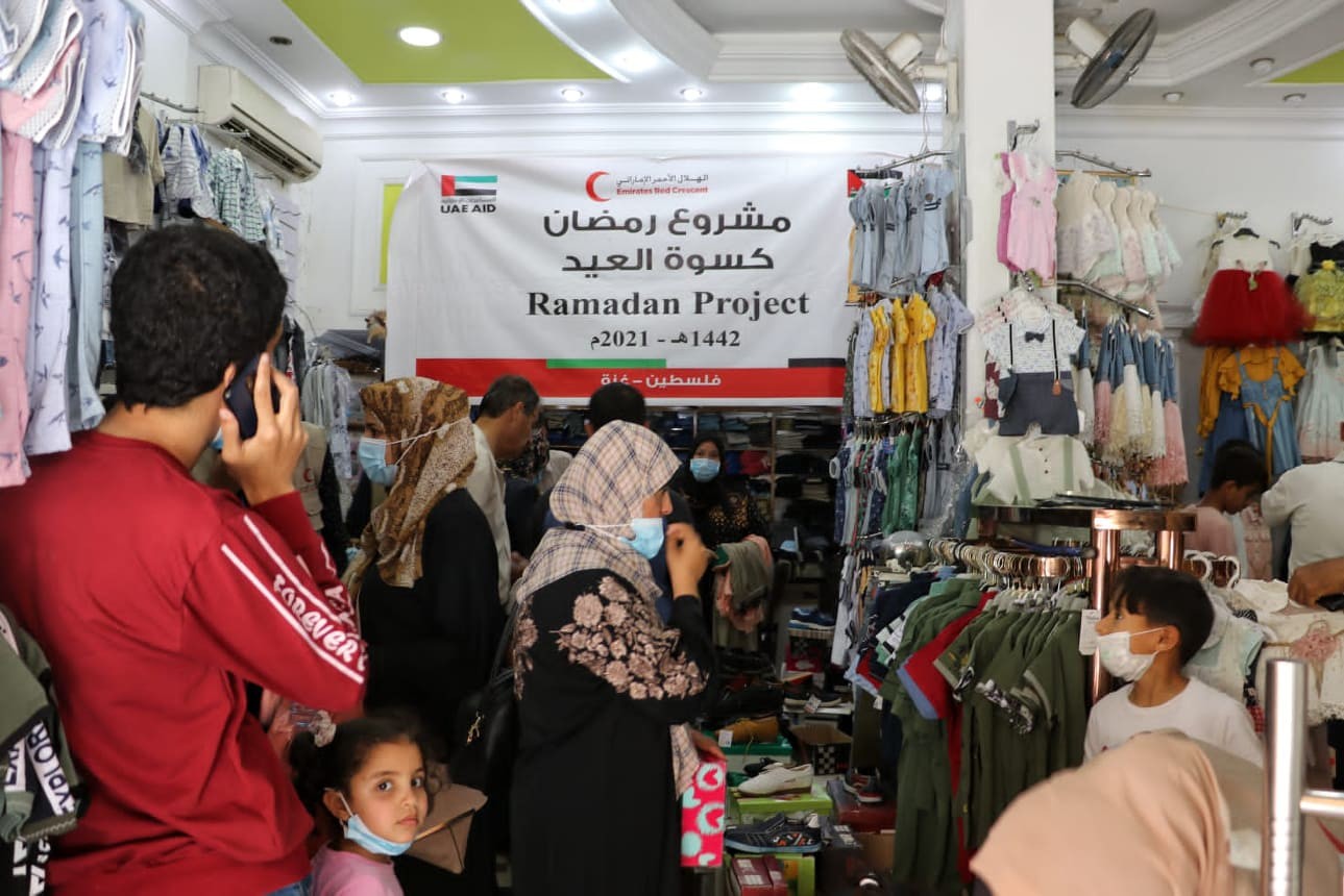 بالصور: مركز "فتا" يُنفّذ مشروع كسوة العيد بتمويل من الهلال الإماراتي