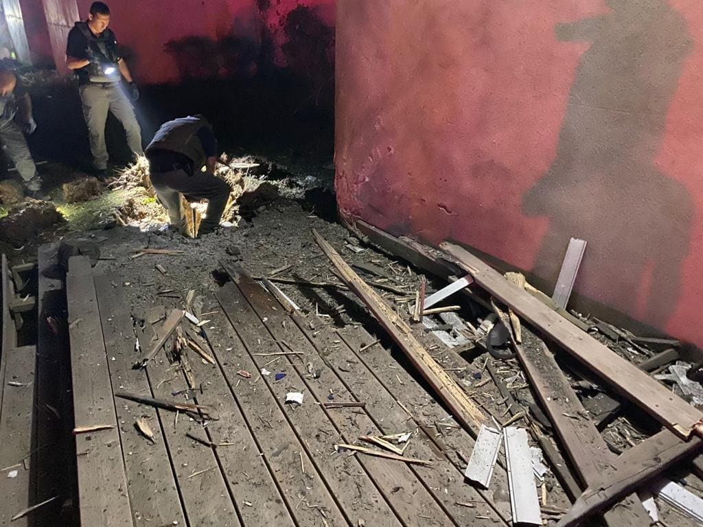 الإعلام العبري: أضرار مادية في أحد المنازل جراء سقوط صاروخ من غزة