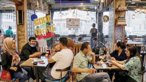 شاهدوا | قهوتك على حسابنا "مقهى" في العراق يشجع زبائنه على تلقي لقاح كورونا