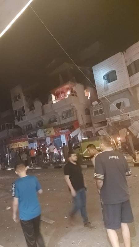 بالفيديو: 3 شهداء وعدة إصابات بقصف شقة سكنية في غزّة بدون سابق إنذار
