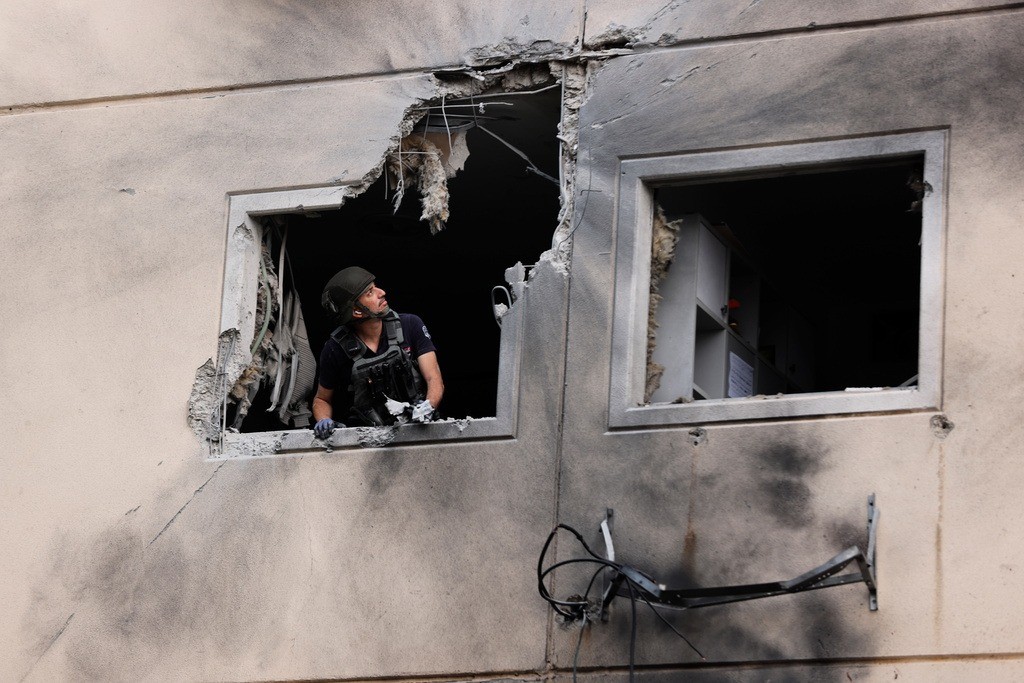 إصابة 31 مستوطنًا في "عسقلان" أحدهم بحالة حرجة جراء إطلاق الصواريخ من غزة