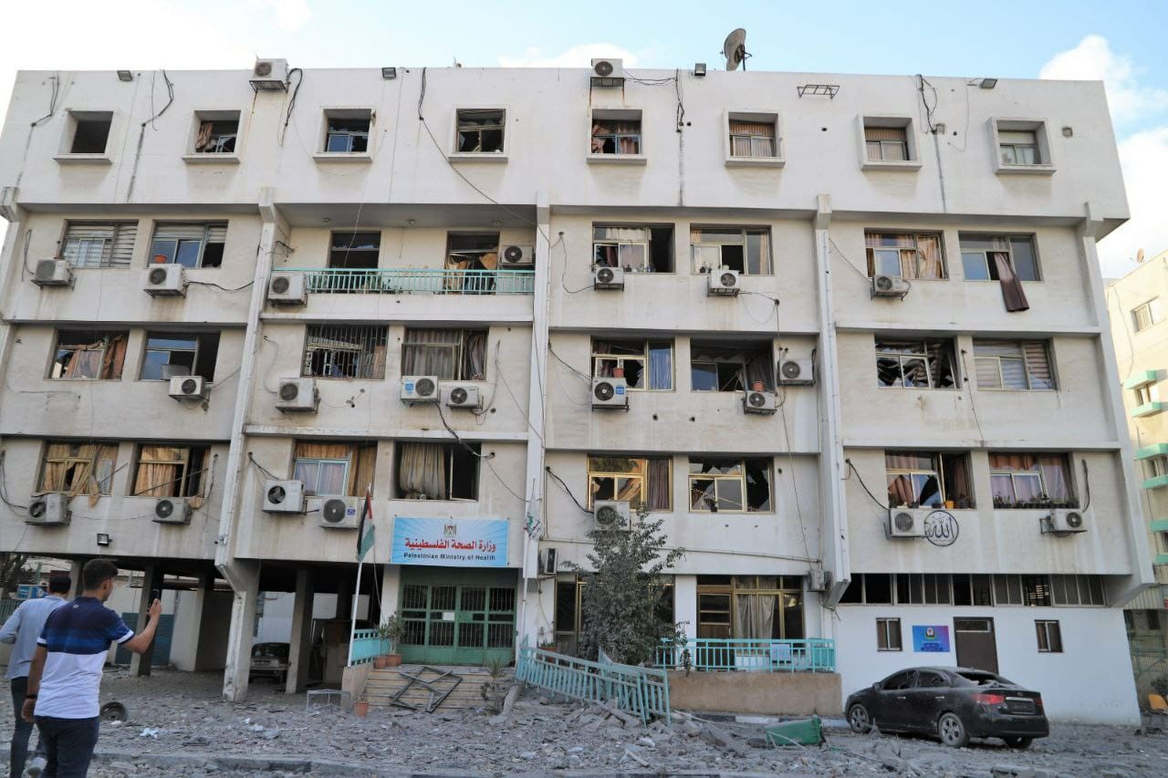 شاهد: شهيدان وإصابات في قصف عمارة سكنية بشارع الوحدة وسط مدينة غزّة