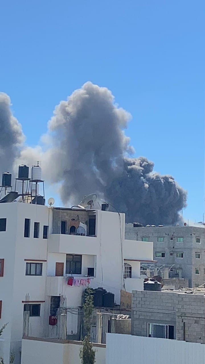بالفيديو والصور: الطيران الحربي الإسرائيلي يُدمِّر برج الجلاء في غزة بشكلٍ كامل