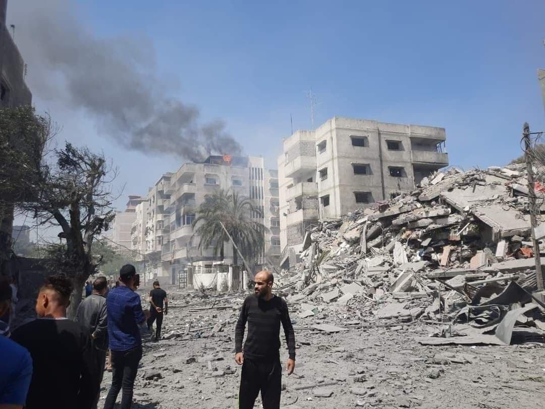 الطيران الحربي يستهدف منزلًا بالقرب من سوق اليرموك بغزة