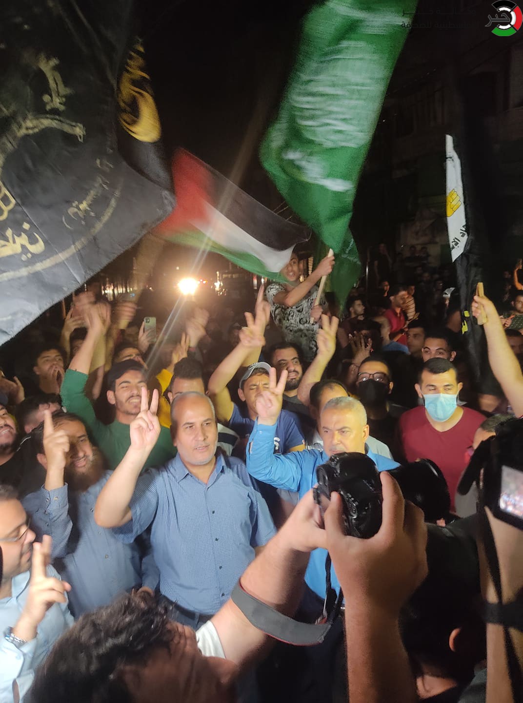 شاهد: مسيرات حاشدة في شوارع غزة والضفة والقدس احتفالاً بانتصار المقاومة على الاحتلال