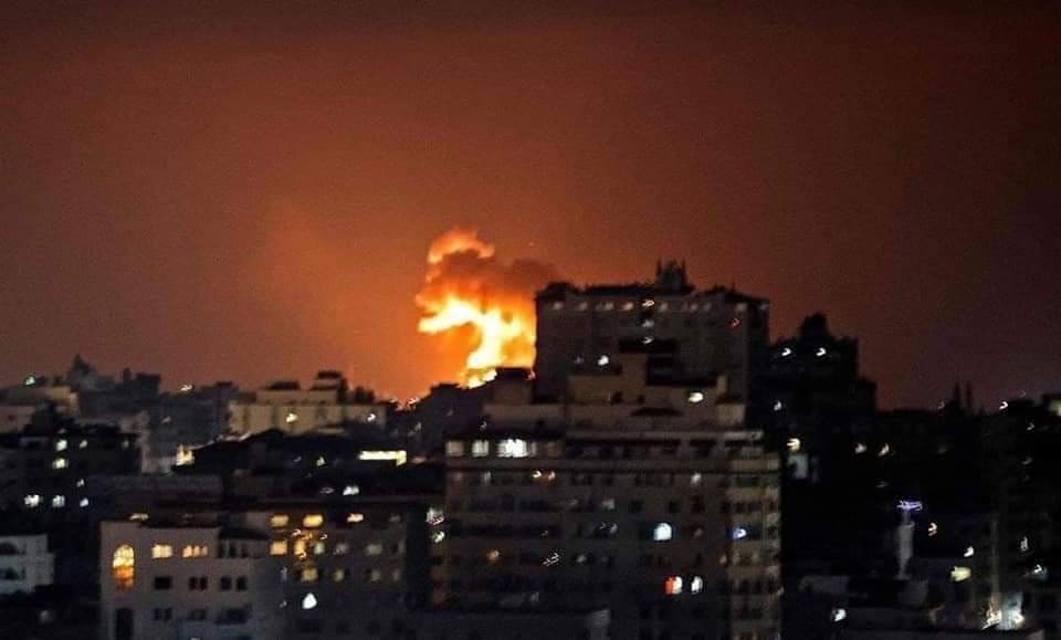 الطيران الحربي الإسرائيلي يستهدف موقعًا للمقاومة غرب غزة