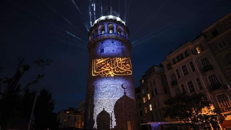 بالفيديو | للمرة الأولى منذ 87 عاماً.. مسجد "آيا صوفيا" يُحيي ذكرى فتح "القسطنطينية" بعروض ضوئية