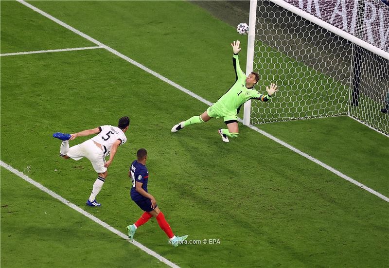 بالصور: فرنسا تحرق ألمانيا بنيران صديقة