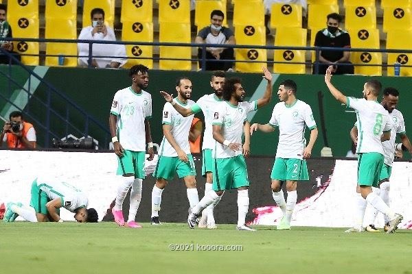 بالصور: السعودية تهزم اليمن وتبتعد بالصدارة