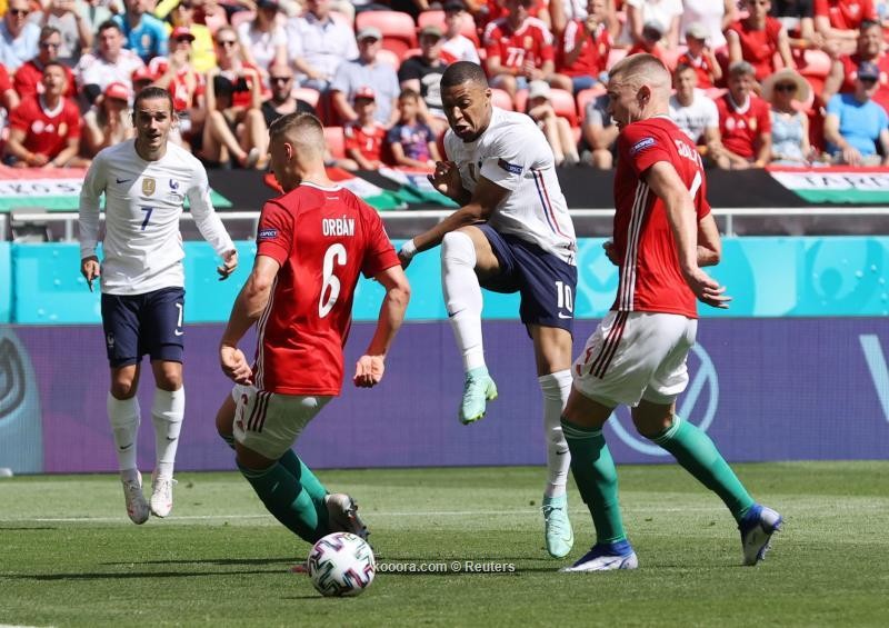 بالصور : منتخب المجر يتعادل ايجابيا مع منتخب فرنسا