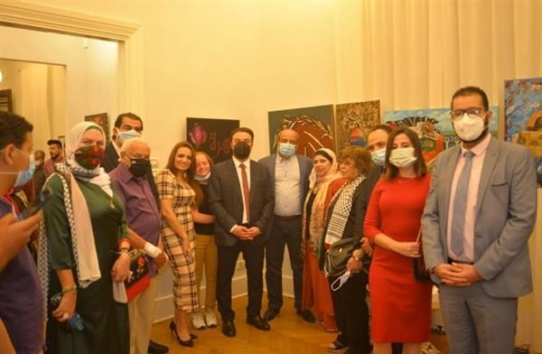 شاهد: افتتاح المعرض الفني  "فلسطين في القلب" في القاهرة