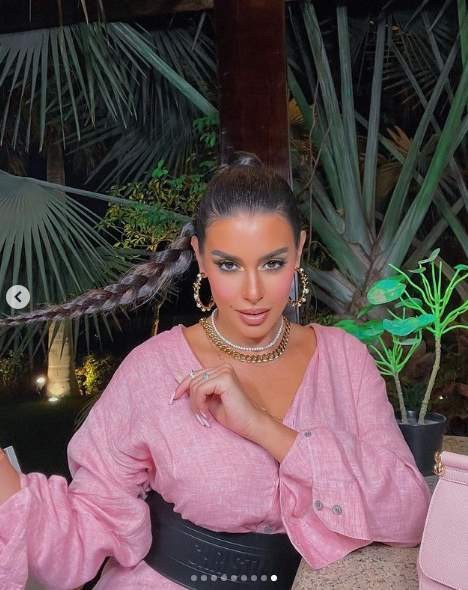 شاهدوا | الفنانة المصرية "ياسمين صبري" تتألق بـ "البينك" في أحدث جلسة تصوير