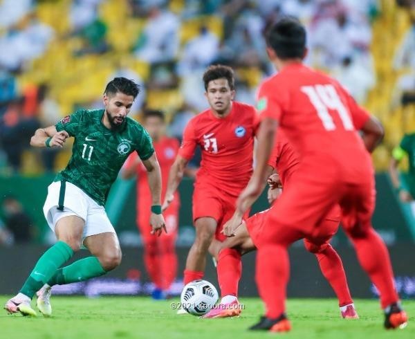 بالصور.. السعودية تضرب سنغافورة بثلاثية "متعثرة"