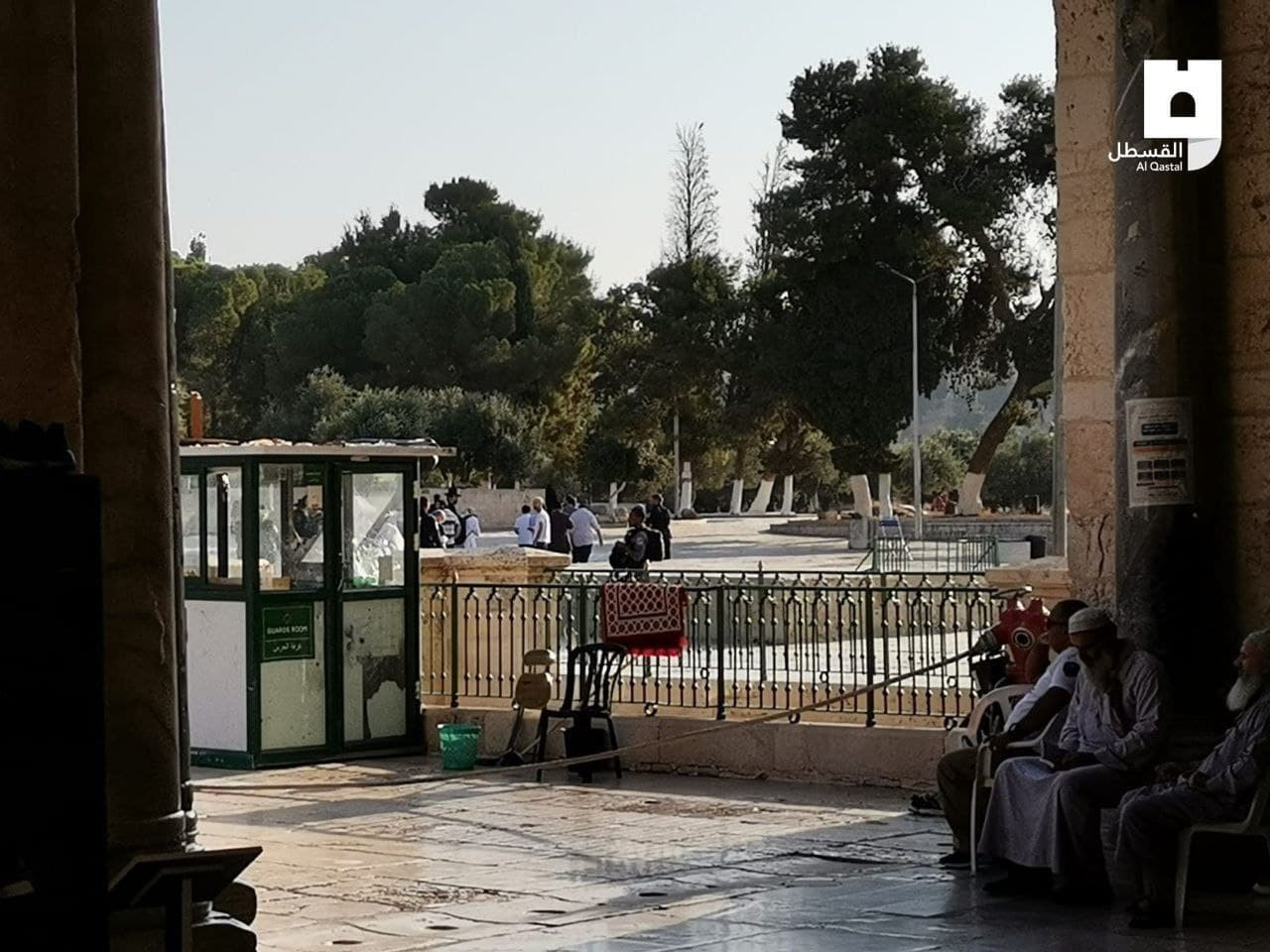 عشرات المستوطنين برفقة شرطة الاحتلال يقتحمون باحات المسجد الأقصى صبيحة يوم عرفة