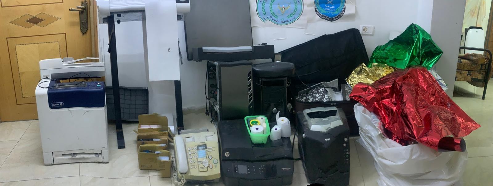الشرطة تضبط معملاً متطوراً لتزييف العملات في طولكرم
