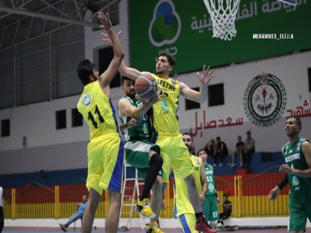 بالصور : ديربي البريج ورفح يبتسم للخدمات في كأس كرة السلة