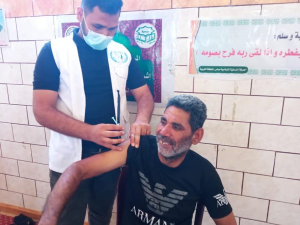 الأوقاف بغزة تُطلق حملة تطعيم ضد "كورونا" لرواد المساجد