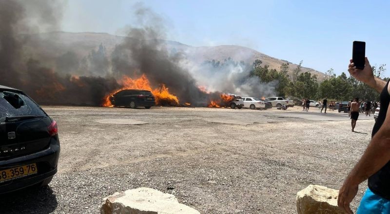 بالصور: اندلاع حريق في محيط متنزه الساخنة جنوب طبريا