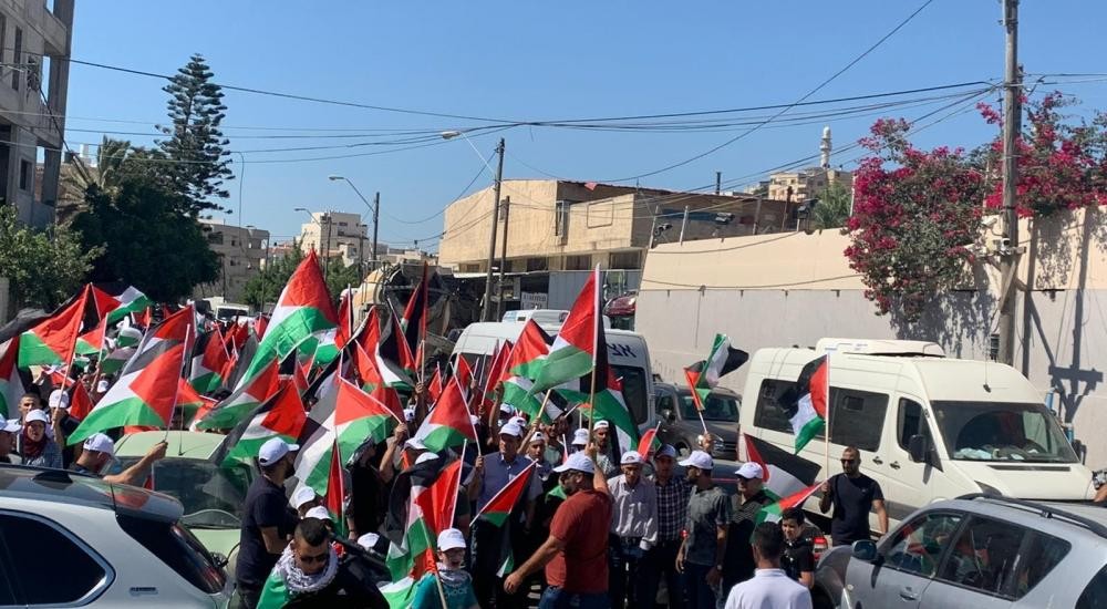 أهالي أم الفحم ينظمون مسيرة الأعلام الفلسطينية الأولى