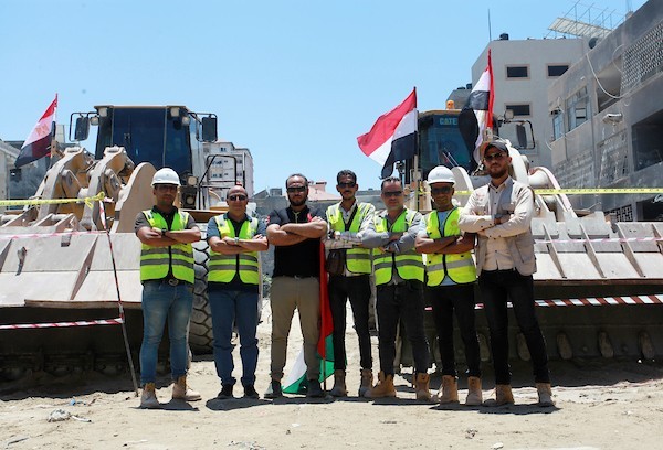 الطواقم المصرية تُعلن الانتهاء من إزالة ركام برجي الشروق وهنادي  بغزة