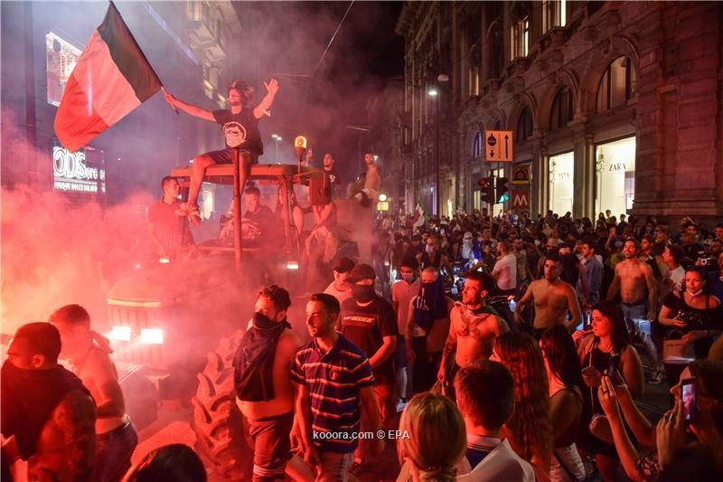 بالصور: جماهير إيطاليا تستيقظ من كابوس كورونا وتجتاح الشوارع