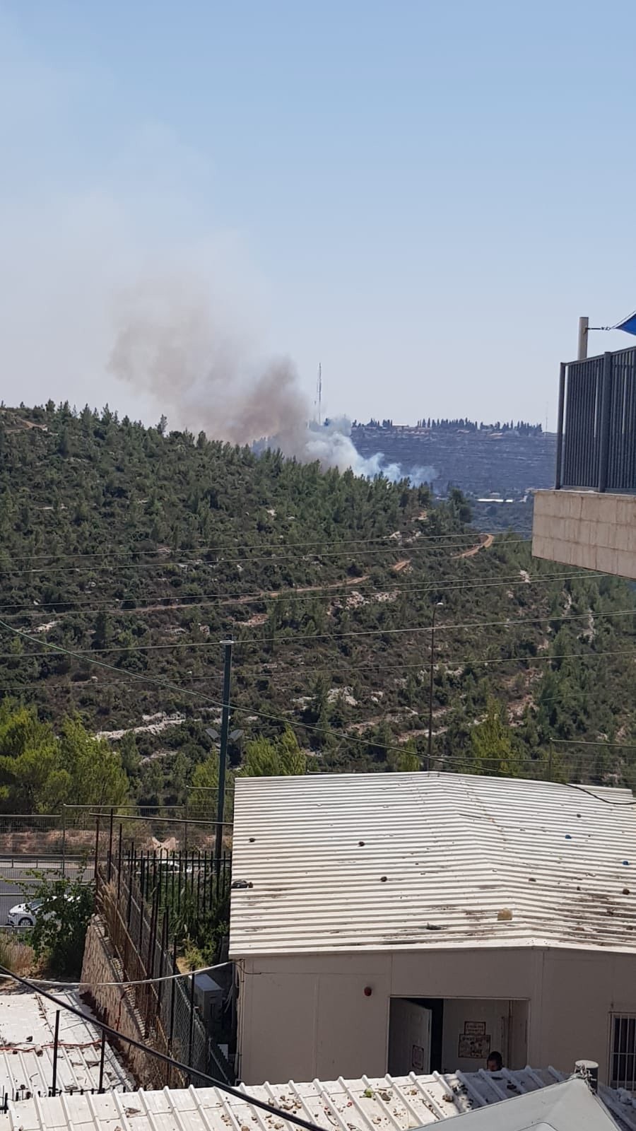 شاهد: تجدد اندلاع الحرائق في جبال القدس