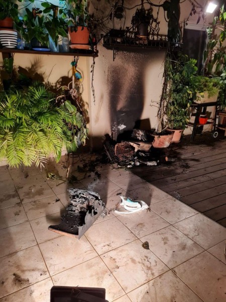 اندلاع حريق في مبنى سكني بأشكول بسبب بالون حارق أُطلق من غزة