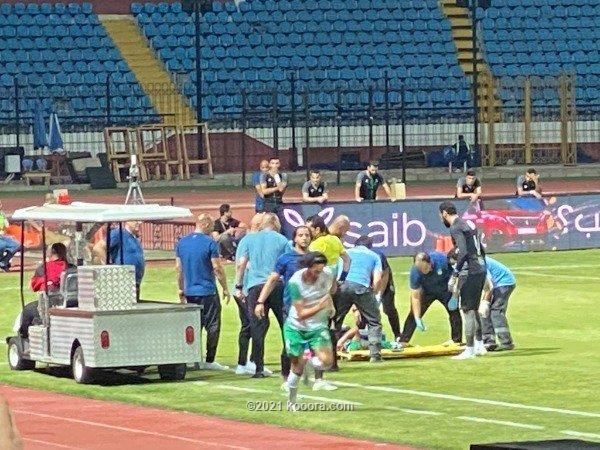 بالصور: سقوط مرعب لنجم الاتحاد.. ومشادة بين بن شرقي وعطية