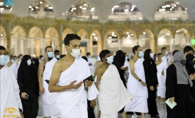 بالصور: توافد أعداد من المعتمرين إلى المسجد الحرام