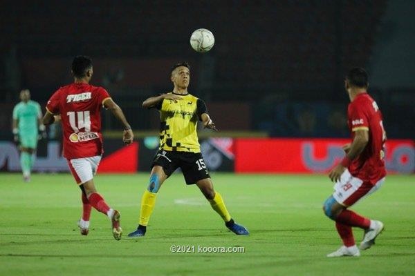 بالصور: الأهلي يعبر مفاجآت دجلة ويتصدر الدوري المصري