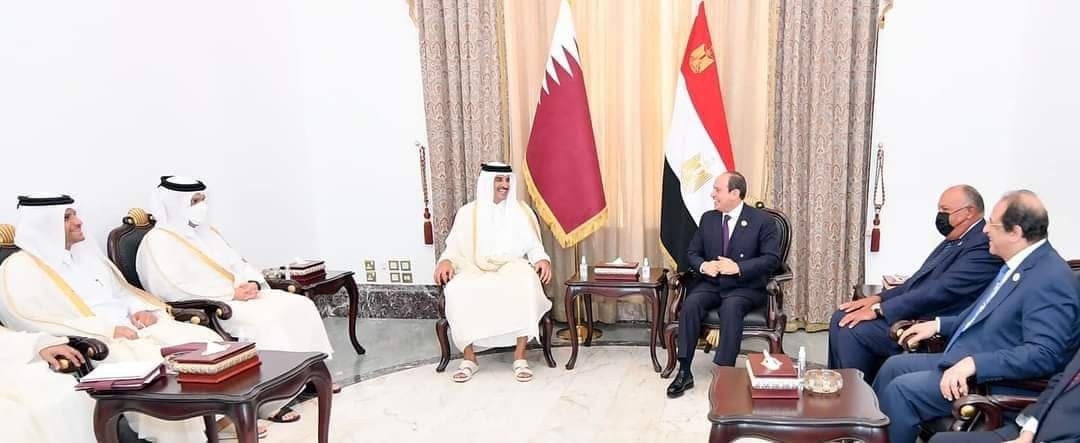 الرئيس المصري يلتقى أمير قطر في العاصمة العراقية بغداد