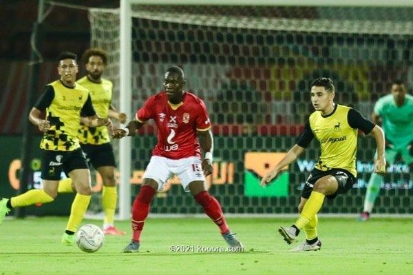 بالصور: الأهلي يعبر مفاجآت دجلة ويتصدر الدوري المصري