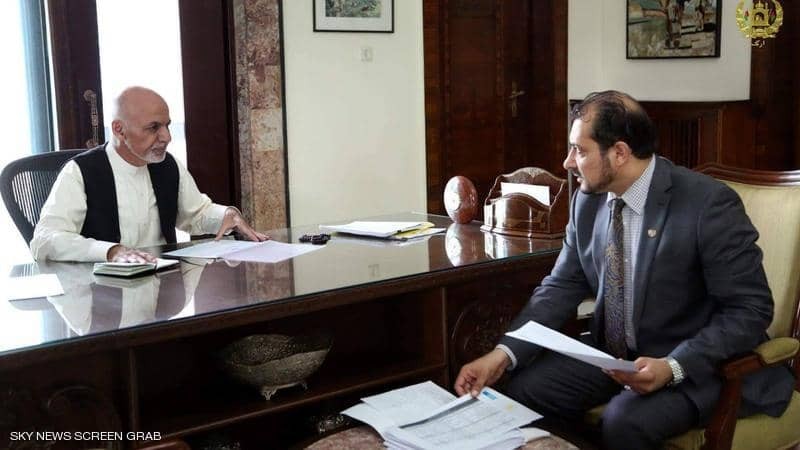 شاهد: وزير أفغاني سابق يعمل في "توصيل الطعام" بألمانيا.. فما القصة؟