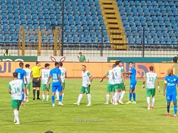 بالصور: سقوط مرعب لنجم الاتحاد.. ومشادة بين بن شرقي وعطية